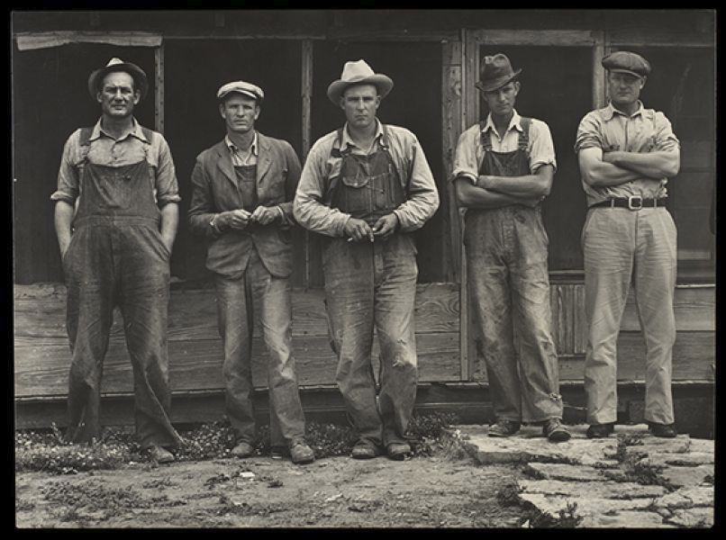 Unemployed farmers affected by the mechanization of agriculture. Library of Congress, FSA/OWI Collection.